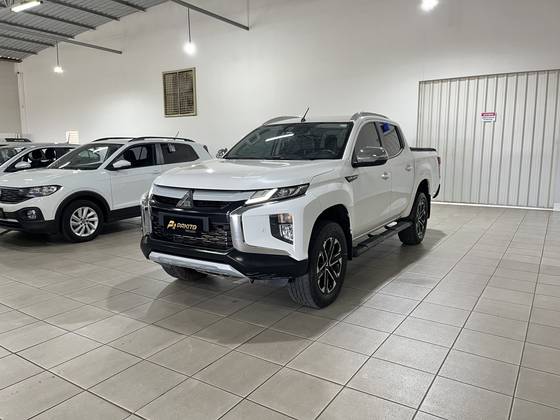 MITSUBISHI L200 TRITON 2.4 16V TURBO DIESEL SPORT HPE-S CD 4P 4X4 AUTOMÁTICO